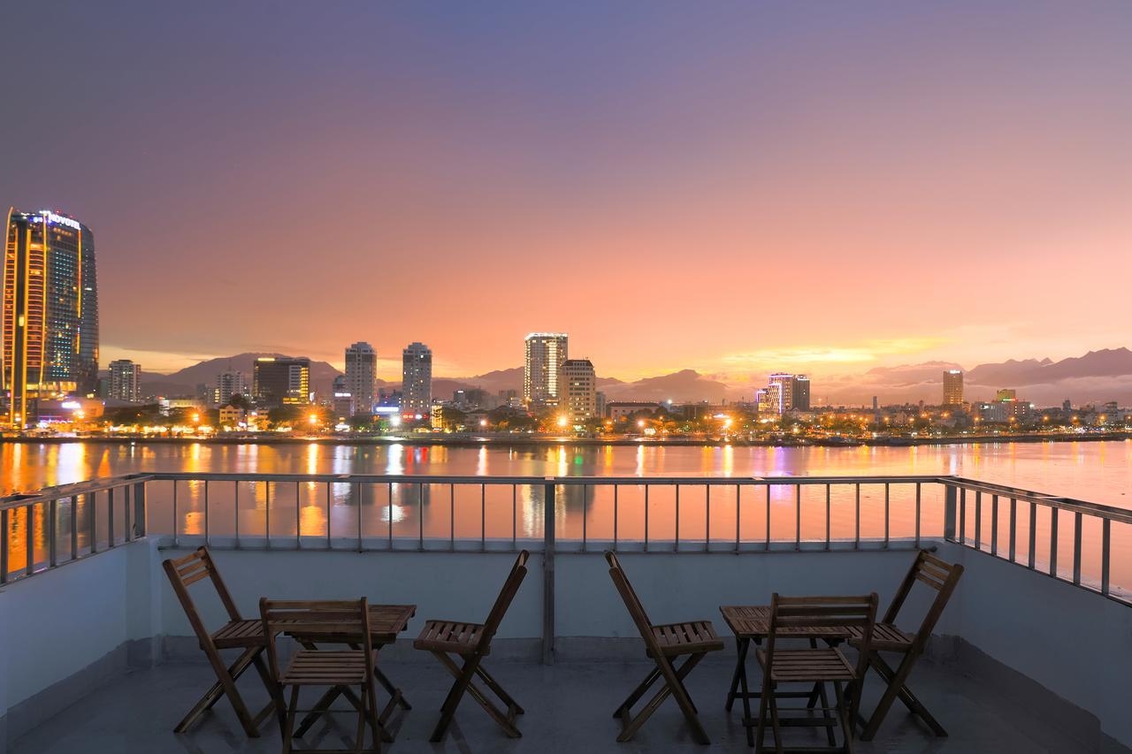 Vitalis Riverside Hotel Da Nang Bagian luar foto