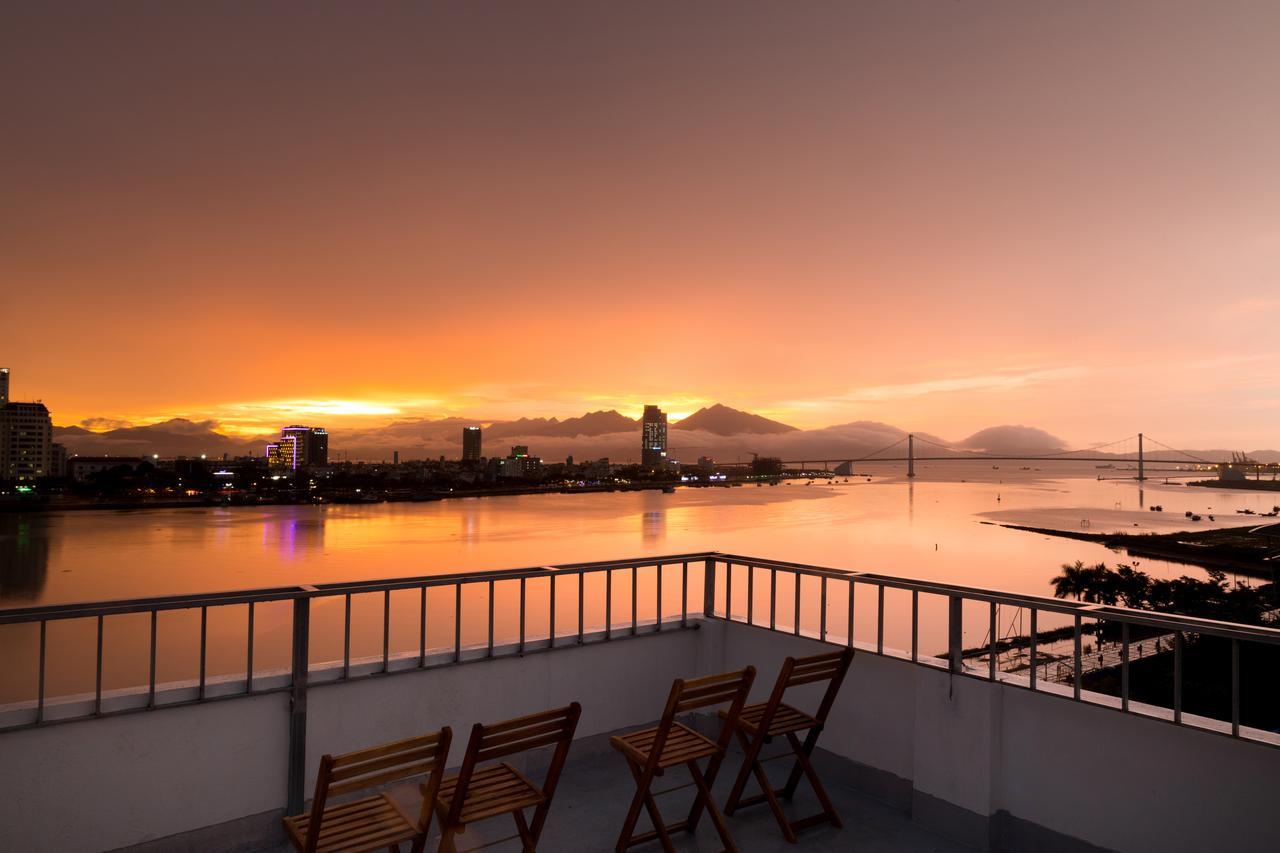 Vitalis Riverside Hotel Da Nang Bagian luar foto